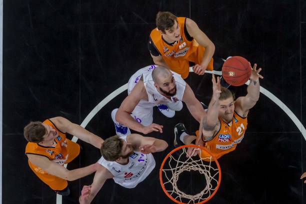 但他们在防 但他们在防